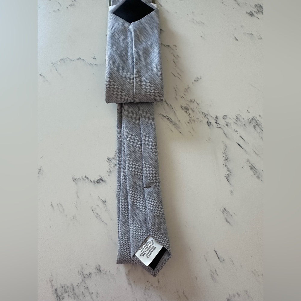 NWT Goodfellow & Co Men's Elegant Gray Striped Tie - Picture 3 of 5